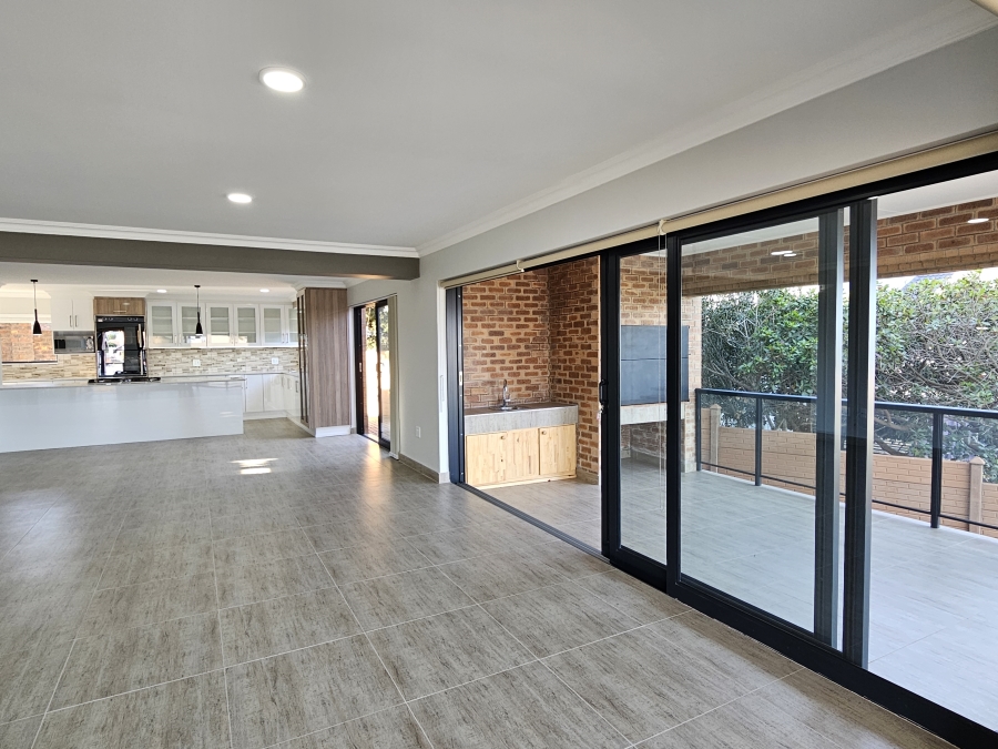4 Bedroom Property for Sale in Wavecrest Eastern Cape
